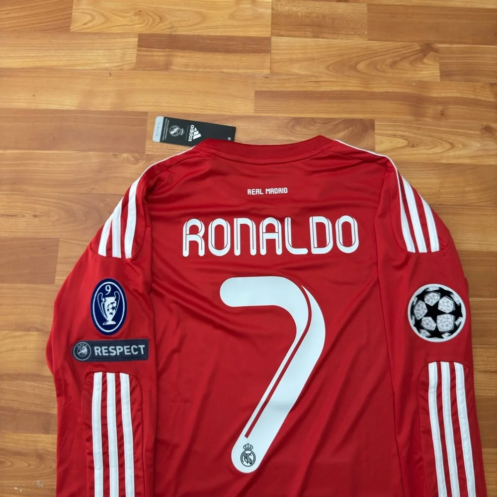 Madrid 11-12 Third Kit, Cristiano Ronaldo #7 Long Sleeve, Size Medium - Picture 2 of 3